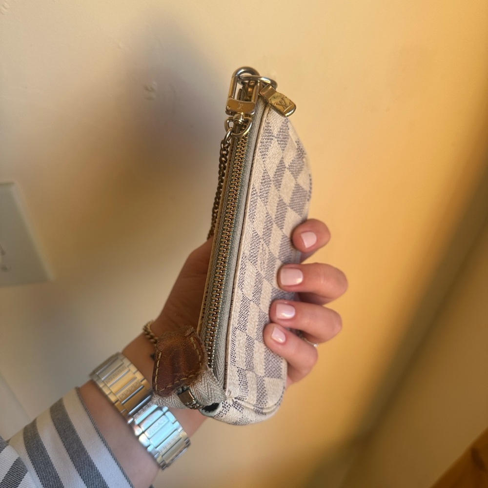 LOUIS VUITTON Damier Azur Mini Pochette - Picture 8 of 10